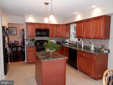 124 Rice Dr, Morrisville, PA 19067 - photo 4