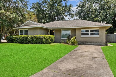 1003 W 31st St, Houston, TX 77018 - photo 2