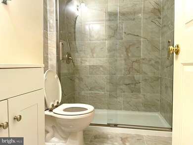 2540 Banshire Dr, Herndon, VA 20171 - photo 6