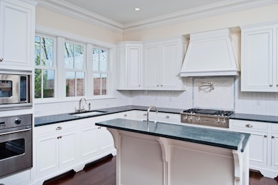 523 E Putnam Ave unit 1A, Cos Cob, CT 06807 - photo 3