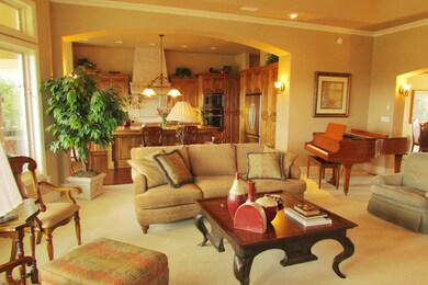 6-Living Room (another view)