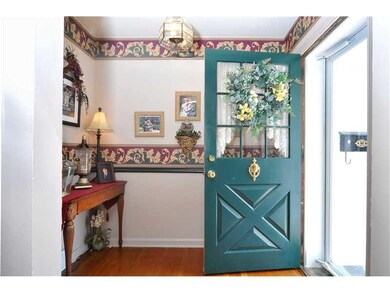 Entry/Foyer.