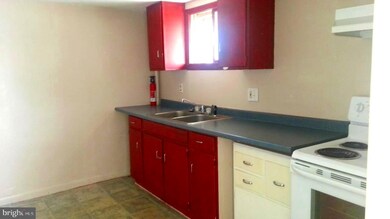 312 Wilkes St unit 3, Berkeley Springs, WV 25411 - photo 2