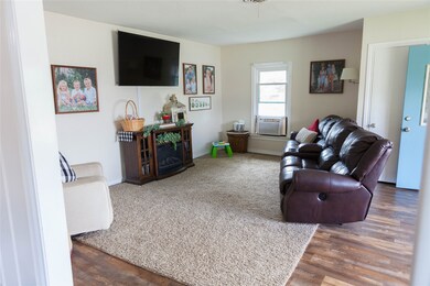 1217 Cherokee St, Weatherford, TX 76086 - photo 3