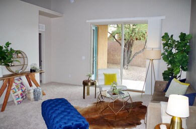 Living Room2_7652 Sierra Park