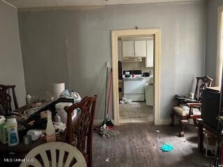 ROR-Picture Dining Area