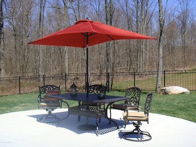 1084 Woodberry Dr, Mountain Top, PA 18707 - photo 3