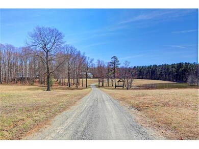 CENTER ENTRANCE DRIVE THROUGH ROLLING PASTURES W/F