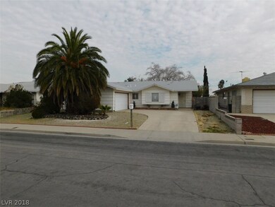 1437 sqft 3/2/2-car, 1-story home near W. Charlest