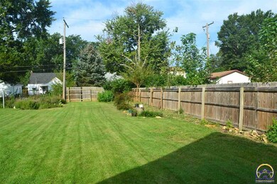 1821 SW Pembroke Ln, Topeka, KS 66604 - photo 2