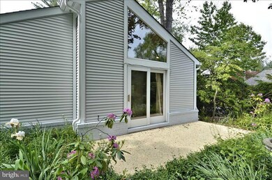 7526 Glennon Dr, Bethesda, MD 20817 - photo 6