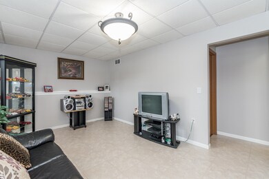 1405 Macarthur Dr, Waukegan, IL 60087 - photo 6