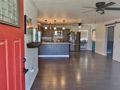 204 N Elk Dr, Cache, OK 73527 - photo 3