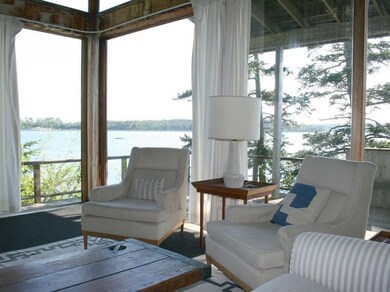 Living Room with view to Greening Island