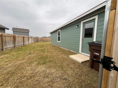 420 Halfmoon Dr, Lockhart, TX 78644 - photo 4