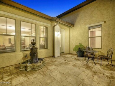 Beautiful Courtyard w/Fountain