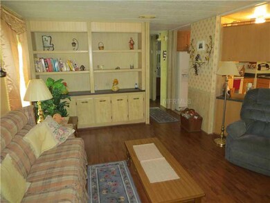 34707 Lily Ln, Zephyrhills, FL 33541 - photo 2