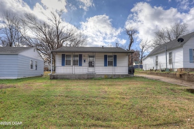 1014 Sycamore St, Carthage, MO 64836 - photo 2