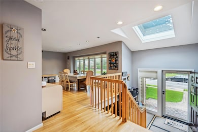 11 Robin Ln, Plainview, NY 11803 - photo 2