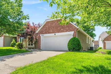 8592 Caenen Lake Ct, Lenexa, KS 66215 - photo 2