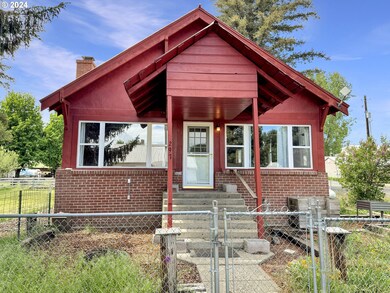 297 Pine St, Halfway, OR 97834 - photo 4