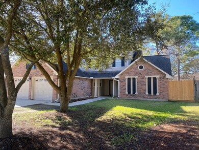 722 Regency Ct, Friendswood, TX 77546 - photo 2