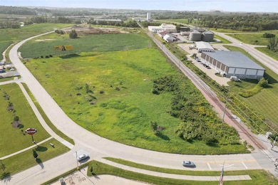 135 Westcor Dr, Coralville, IA 52241 - photo 2