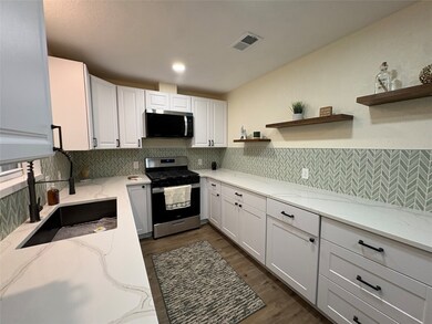 3205 Kleinmann Ave, Galveston, TX 77551 - photo 7