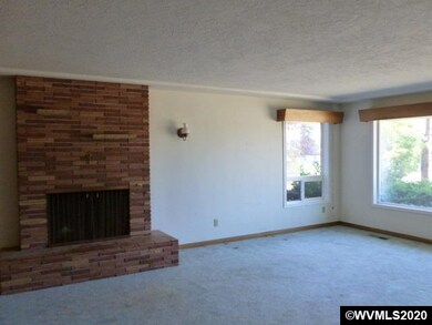 Wood fireplace
