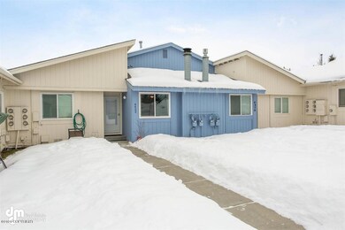09-Exterior Front-2364