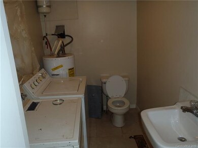 1302 Caldwell St, Statesville, NC 28677 - photo 7