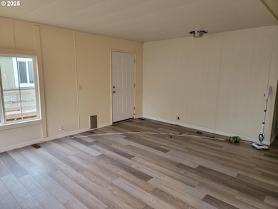 1110 N Old Pacific Hwy, Myrtle Creek, OR 97457 - photo 6