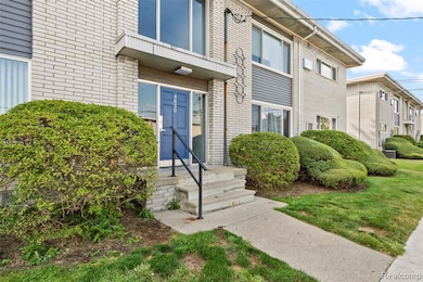 4830 Briarwood Ave unit 2, Royal Oak, MI 48073 - photo 4