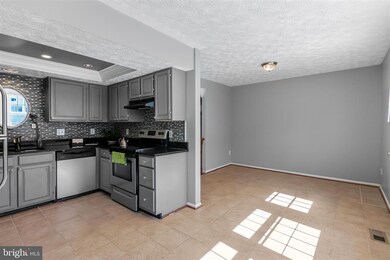 13340 Burkitts Rd, Fairfax, VA 22033 - photo 3