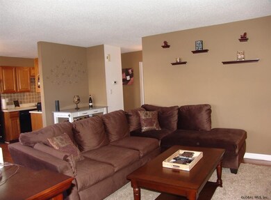 1805 Cambridge Manor Dr, Schenectady, NY 12302 - photo 3