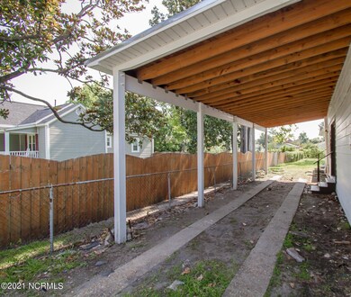 817 S 11th St-carport