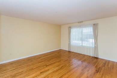 007_Living Room