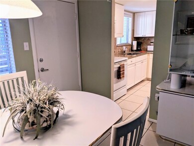 Entry from dining thru to kitchen