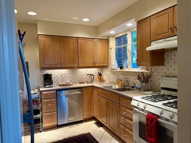 63 Linden St unit 2, Wellesley, MA 02482 - photo 3