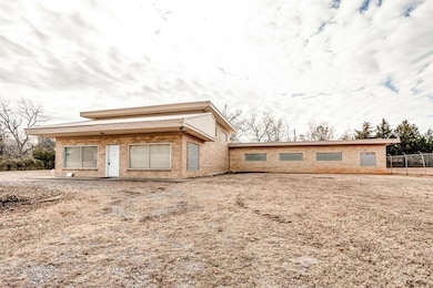 402 W Highland St, Tecumseh, OK 74873 - photo 2