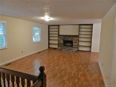 95 Fox Run Dr, Hendersonville, NC 28792 - photo 5