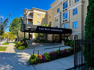 Lake Bluff unit 322, Milwaukee, WI 53202 - photo 7