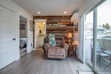 2572 NW Pompy Pl Bend OR 97703-large-004