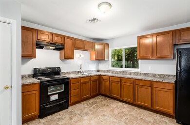 S - 3930 E Fulton St - 029