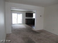 15117 Ruby Ln, Cleveland, OH 44128 - photo 4