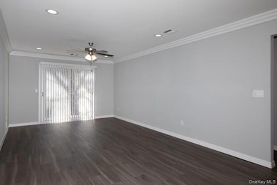 1000 Saddle Rock Rd unit 2201, Holbrook, NY 11741 - photo 5