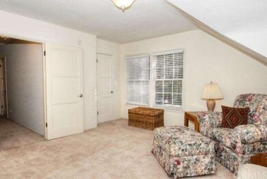 Front Unit, Upstairs Bedroom