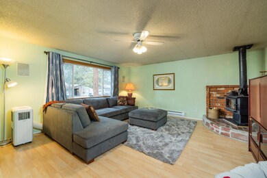 836 SE Douglas St 5 of 18