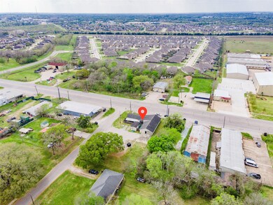 2202 N Gordon St, Alvin, TX 77511 - photo 4