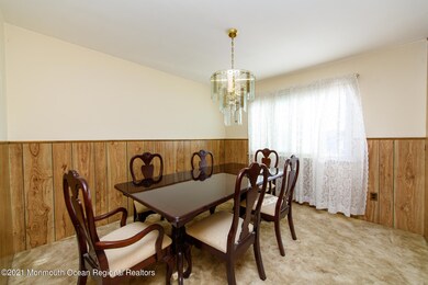 11 Briscoe diningroom